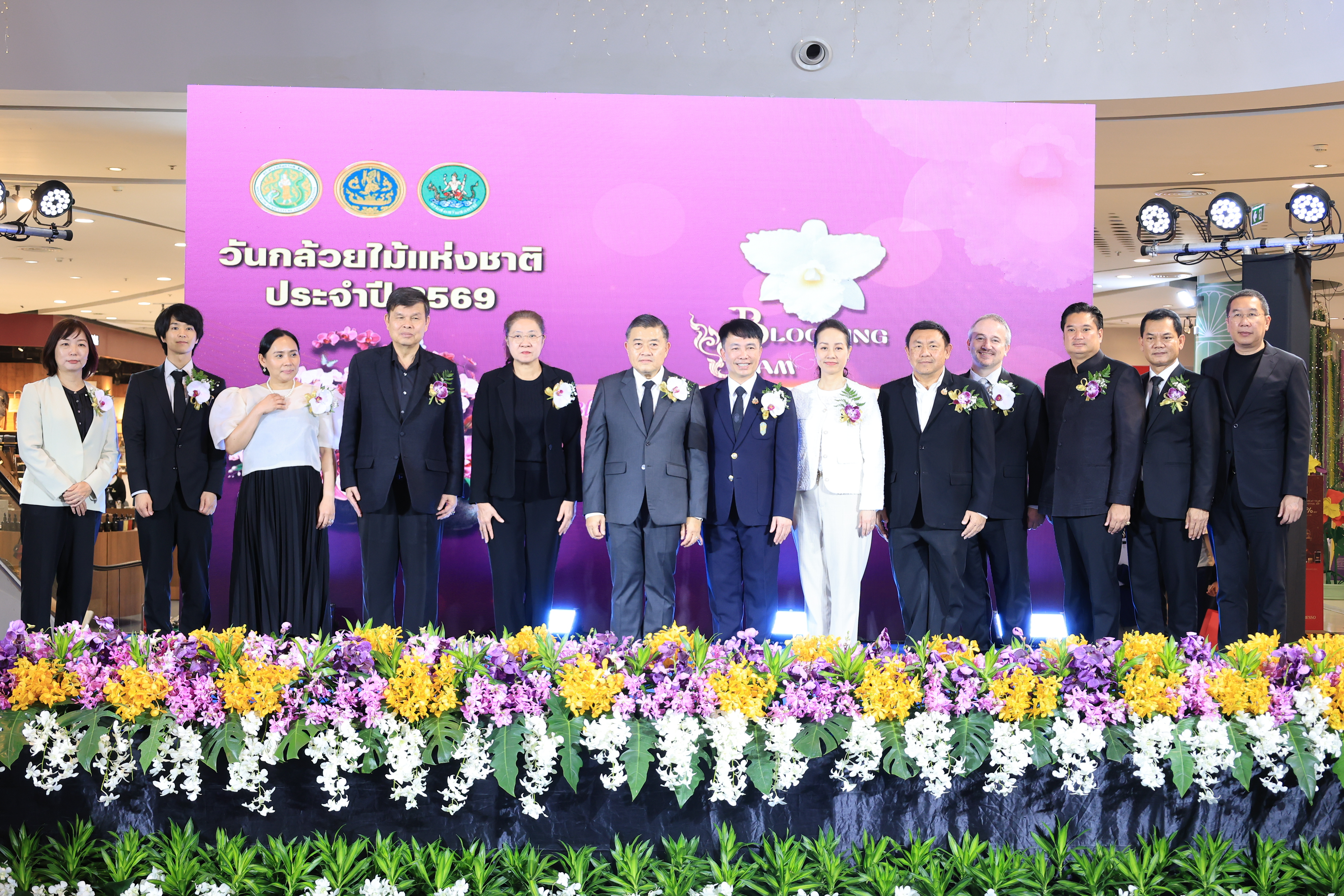 title - เลขาธิการ ส.ป.ก. ร่วมเป็นเกียรติในพิธีเปิดวันกล้วยไม้แห่งชาติ ณ ห้างสรรพสินค้าเซ็นทรัลเวสต์เกต 